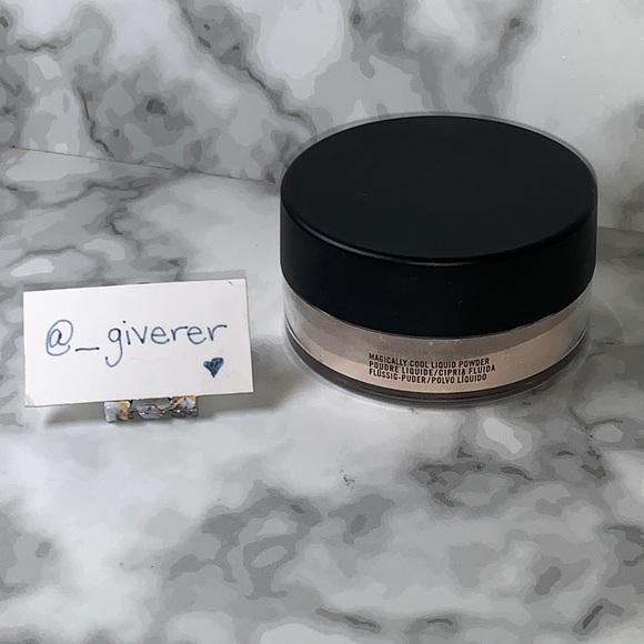 TRUTH & LIGHT Magically Cool Liquid Powder MAC COSMETICS - Picture 4 of 10
